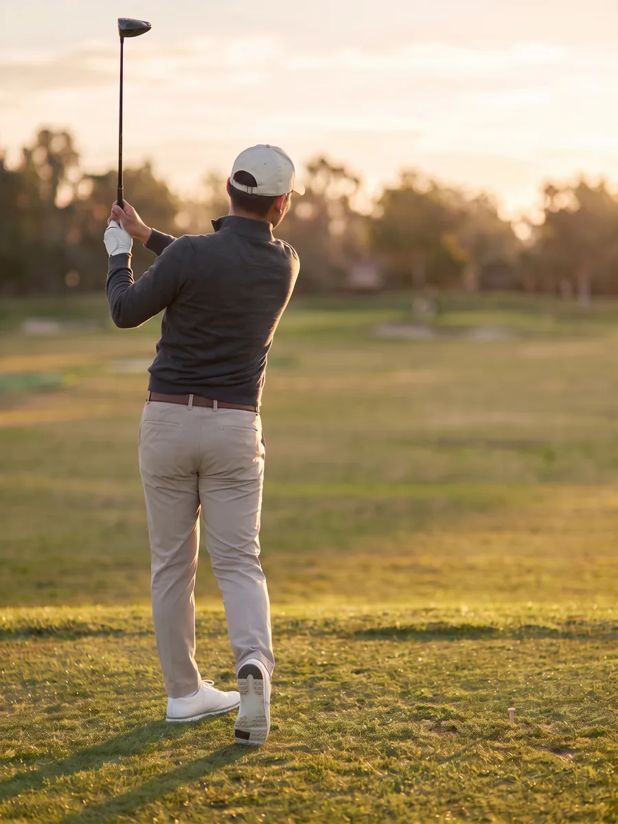 Our golfer at P9, Follow-through.